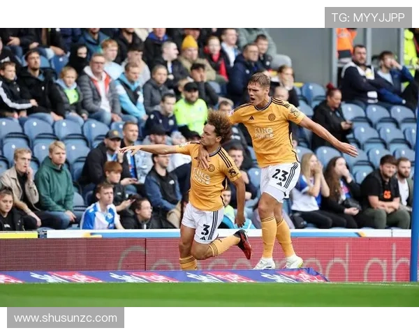 滕哈格力挺希克留队,勒沃库森锋霸遭英超意甲哄抢(2)